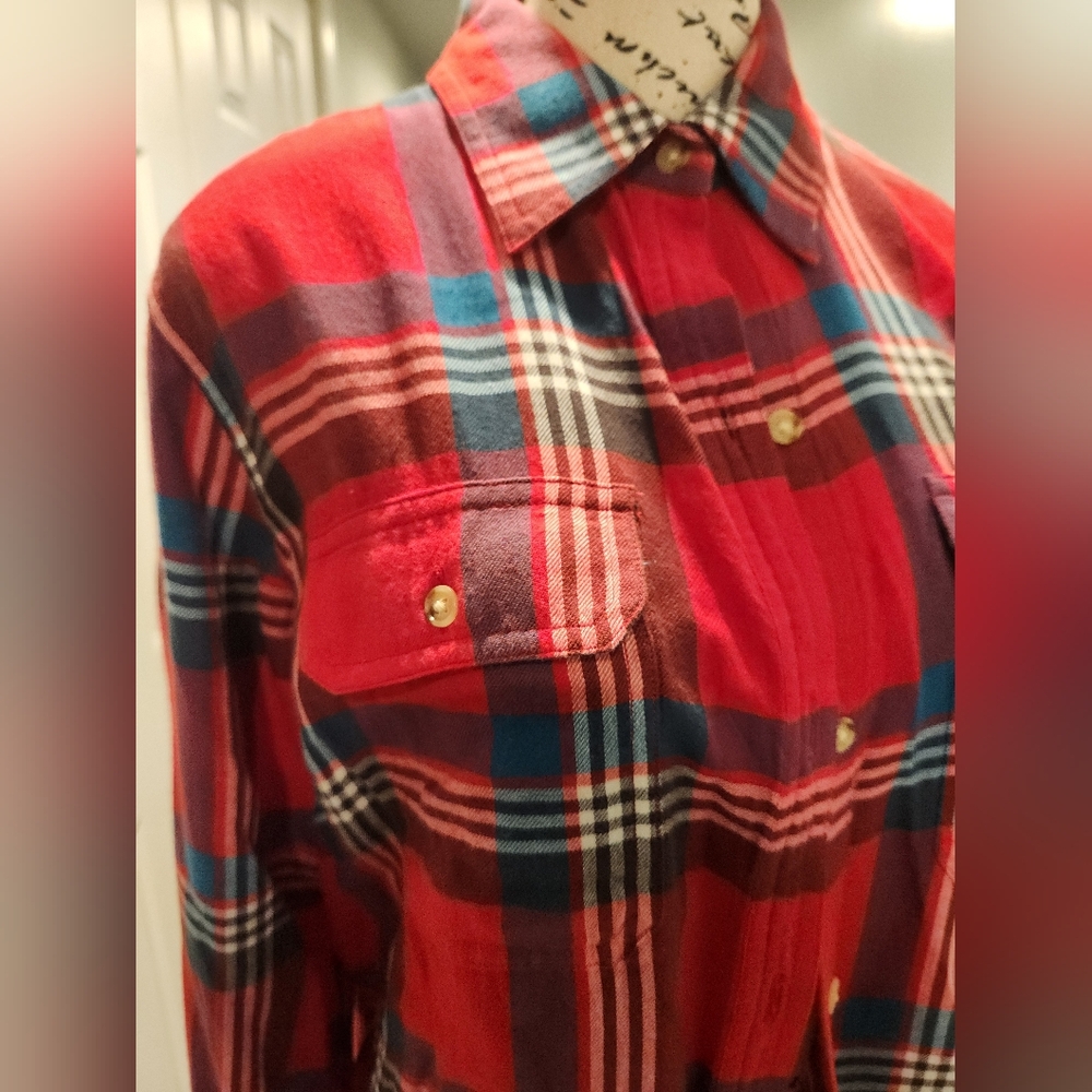 Like new women's Chaps plaid shirt